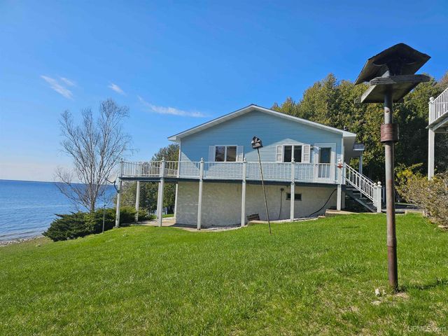 7005 Mm.5 Lane, Garden, MI 49835