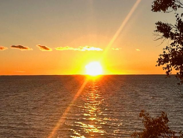 7005 Mm.5 Lane, Garden, MI 49835