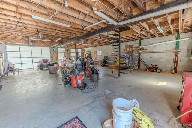 7005 Mm.5 Lane, Garden, MI 49835