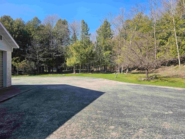 7005 Mm.5 Lane, Garden, MI 49835