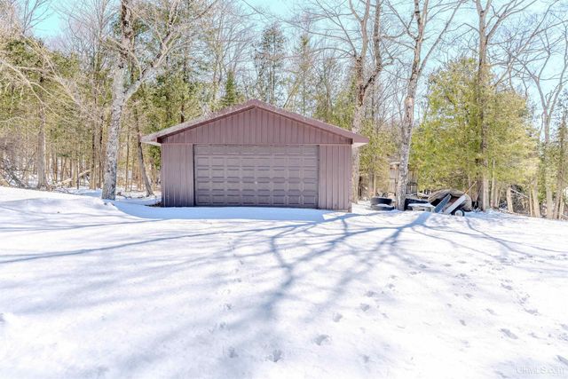 7005 Mm.5 Lane, Garden, MI 49835