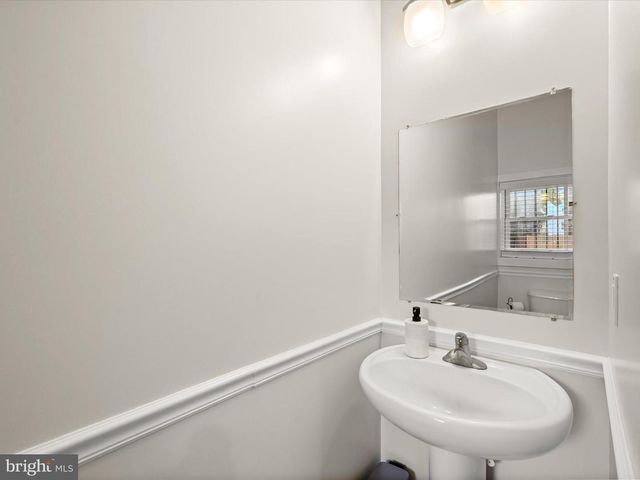 404 E LANVALE ST, Baltimore, MD 21202