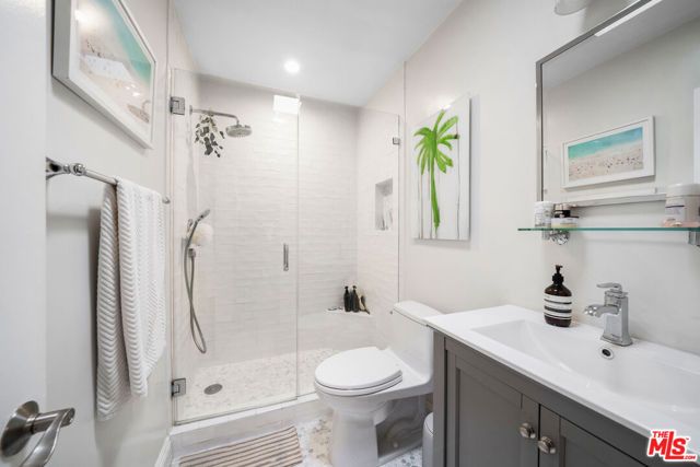 933 11th Street 18, Santa Monica, CA 90403
