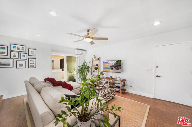 933 11th Street 18, Santa Monica, CA 90403