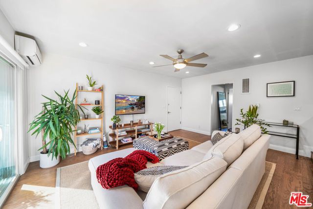 933 11th Street 18, Santa Monica, CA 90403