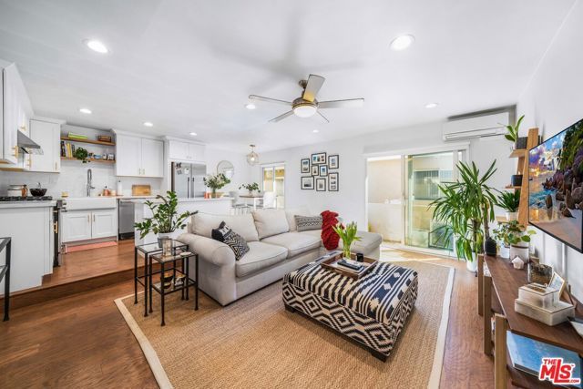 933 11th Street 18, Santa Monica, CA 90403