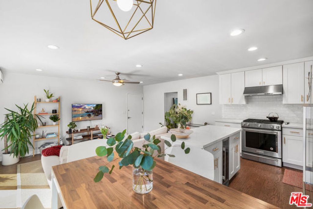 933 11th Street 18, Santa Monica, CA 90403
