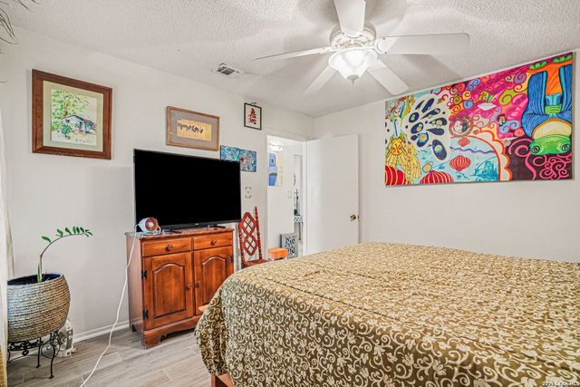 9103 Windgarden Cir, Windcrest, TX 78239