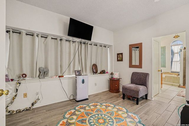 9103 Windgarden Cir, Windcrest, TX 78239