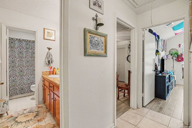 9103 Windgarden Cir, Windcrest, TX 78239