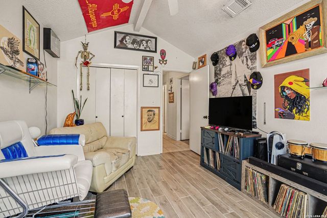 9103 Windgarden Cir, Windcrest, TX 78239