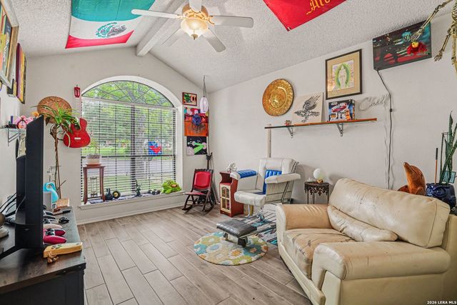 9103 Windgarden Cir, Windcrest, TX 78239