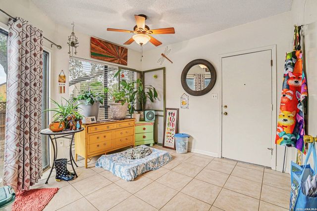 9103 Windgarden Cir, Windcrest, TX 78239