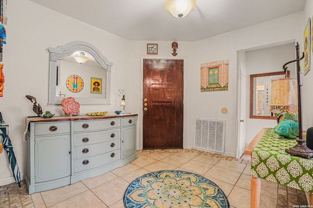 9103 Windgarden Cir, Windcrest, TX 78239