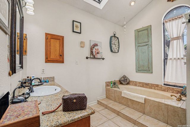 9103 Windgarden Cir, Windcrest, TX 78239