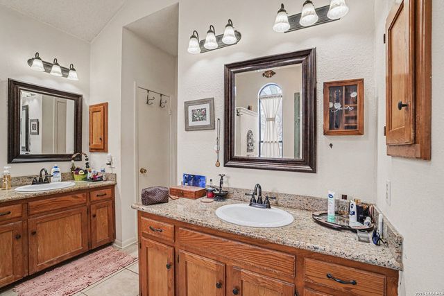 9103 Windgarden Cir, Windcrest, TX 78239