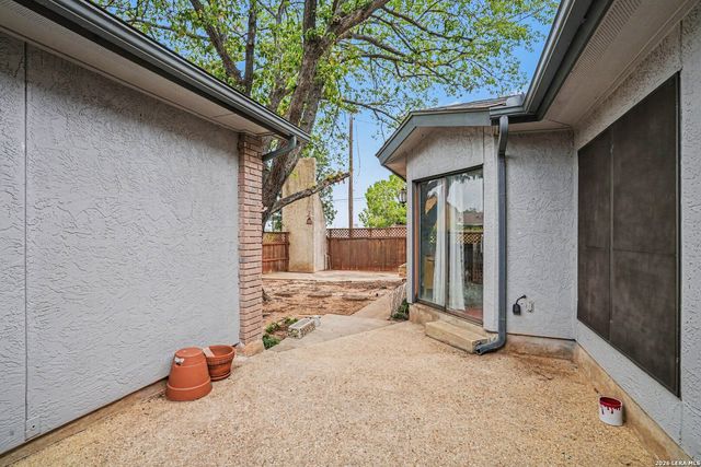 9103 Windgarden Cir, Windcrest, TX 78239