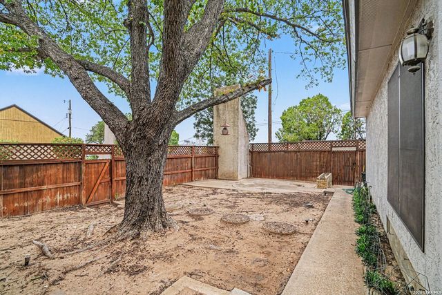 9103 Windgarden Cir, Windcrest, TX 78239