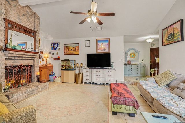 9103 Windgarden Cir, Windcrest, TX 78239