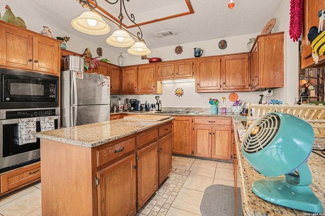 9103 Windgarden Cir, Windcrest, TX 78239