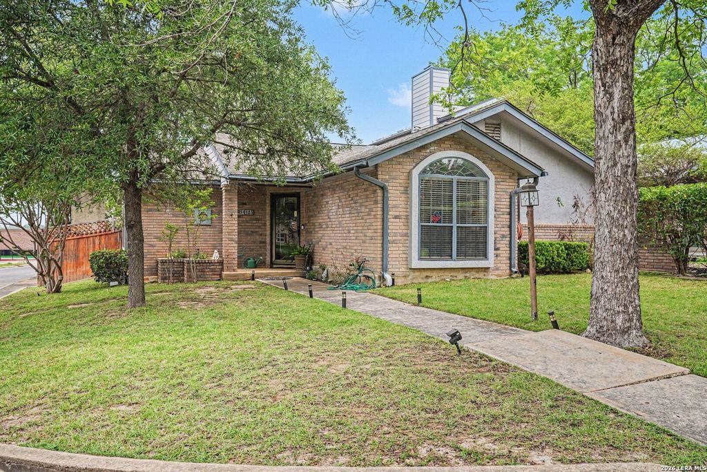 9103 Windgarden Cir, Windcrest, TX 78239