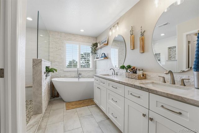 6867 S Duquesne Court, Aurora, CO 80016