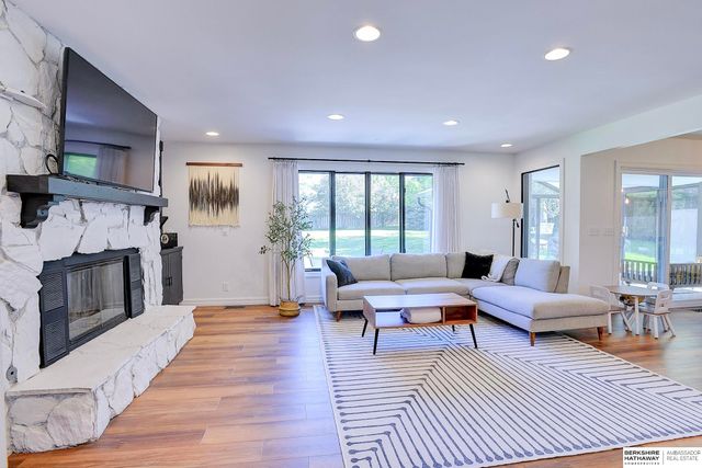 7078 Girard Street, Omaha, NE 68152