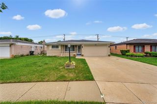 35185 Marina Drive, Sterling Heights, MI 48312