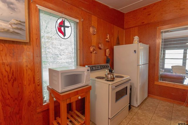 19899 Southside Cir, Winona, TX 75792