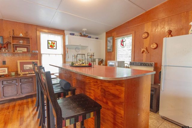 19899 Southside Cir, Winona, TX 75792