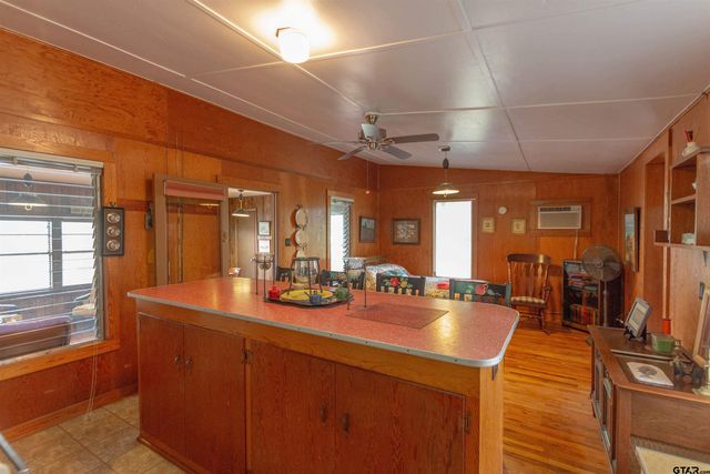 19899 Southside Cir, Winona, TX 75792