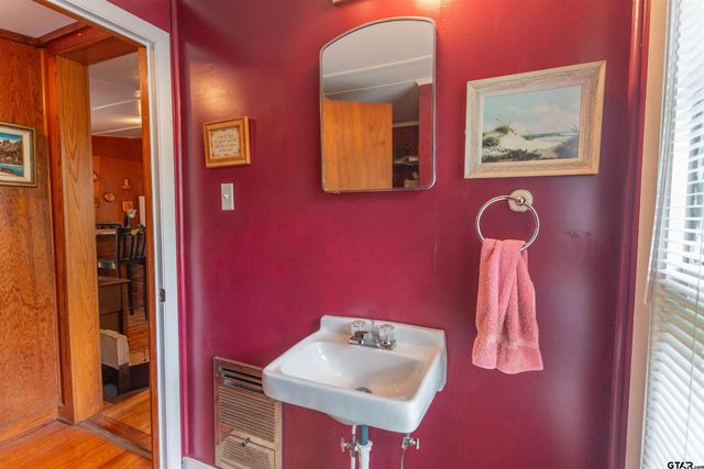 19899 Southside Cir, Winona, TX 75792