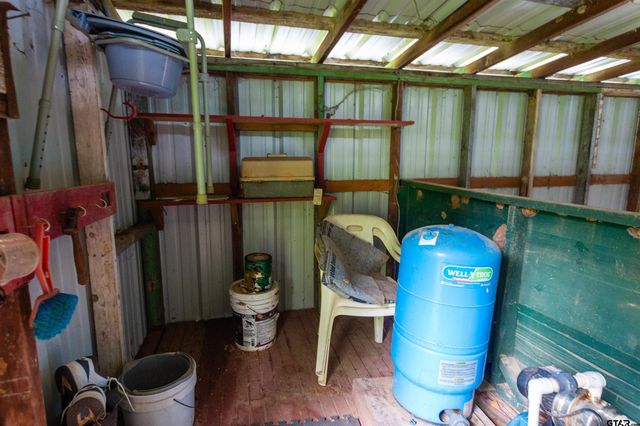 19899 Southside Cir, Winona, TX 75792