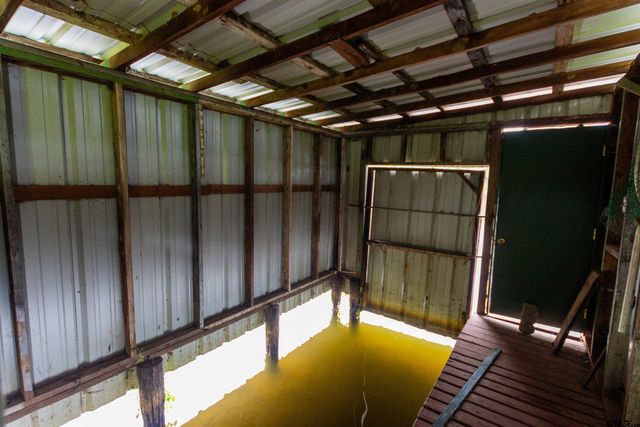 19899 Southside Cir, Winona, TX 75792