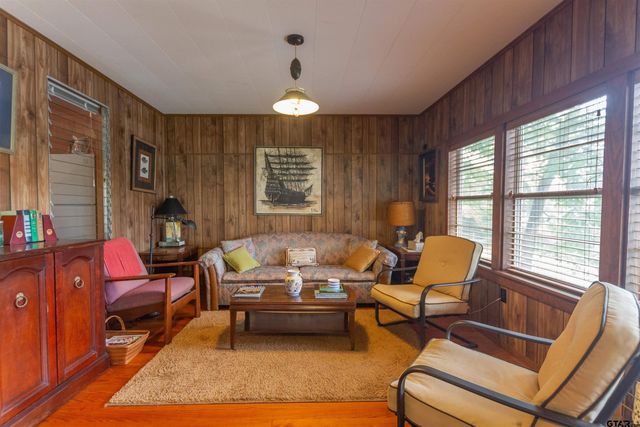 19899 Southside Cir, Winona, TX 75792