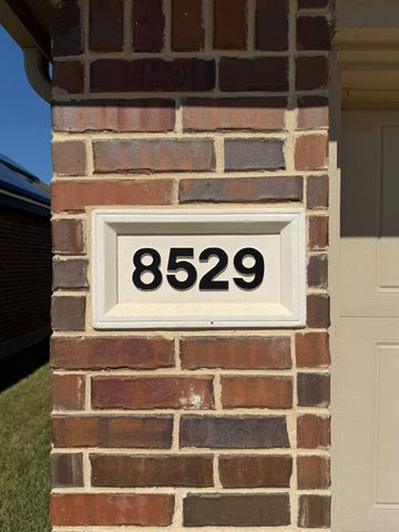 8529 Grand Oak Road, Fort Worth, TX 76123