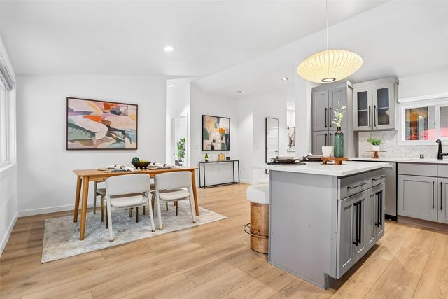 10030 37th Avenue SW, Seattle, WA 98146