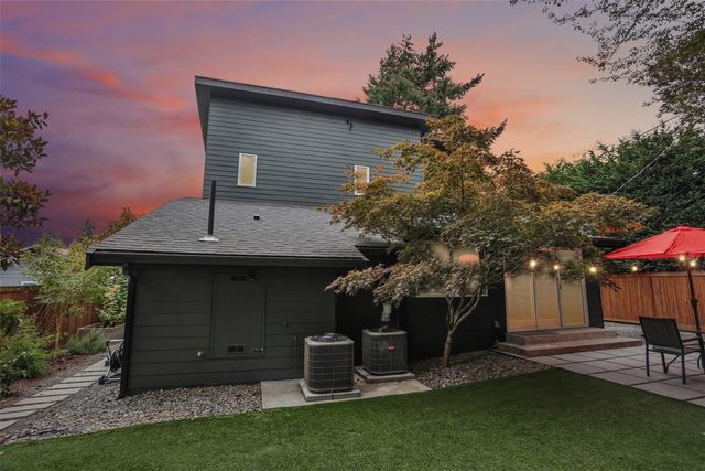 10030 37th Avenue SW, Seattle, WA 98146