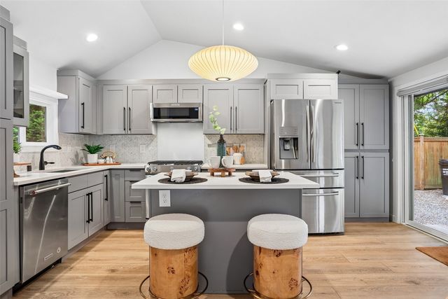 10030 37th Avenue SW, Seattle, WA 98146