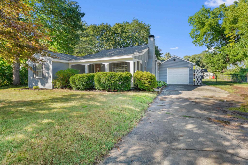 15 W Pine Street, Plaistow, NH 03865