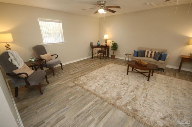 5720 Redwood Dr, Milton, FL 32570