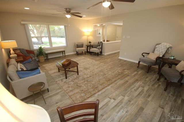 5720 Redwood Dr, Milton, FL 32570