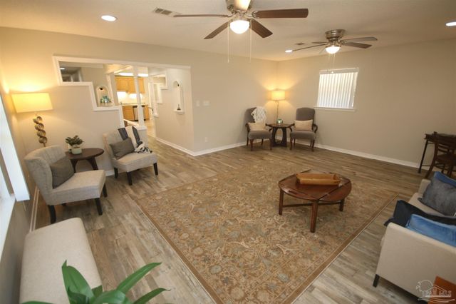 5720 Redwood Dr, Milton, FL 32570