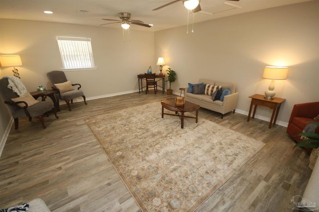 5720 Redwood Dr, Milton, FL 32570