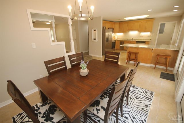 5720 Redwood Dr, Milton, FL 32570