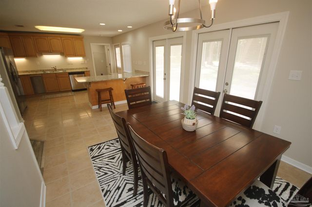 5720 Redwood Dr, Milton, FL 32570