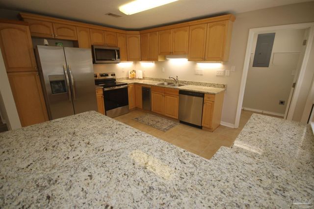 5720 Redwood Dr, Milton, FL 32570