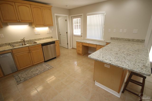 5720 Redwood Dr, Milton, FL 32570