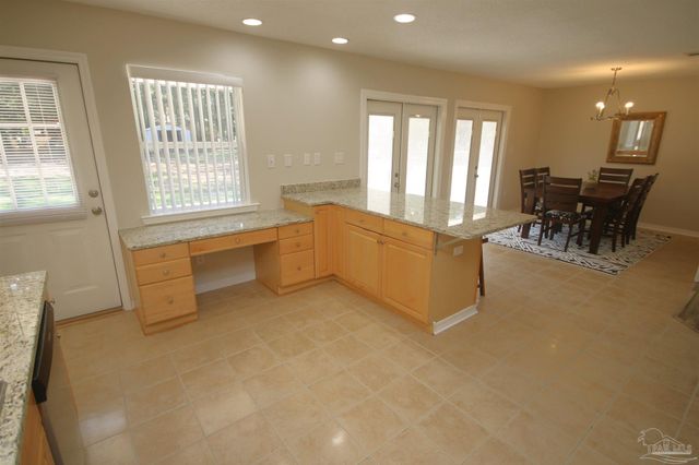 5720 Redwood Dr, Milton, FL 32570