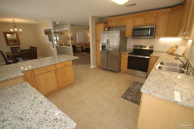 5720 Redwood Dr, Milton, FL 32570